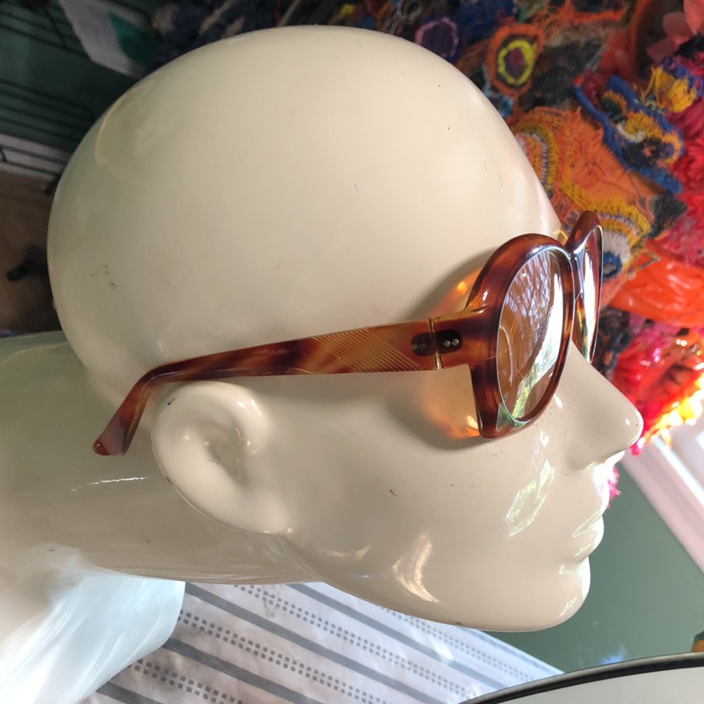 Vintage Aviator Tortoise Shell Sunglasses - Picture 6 of 6